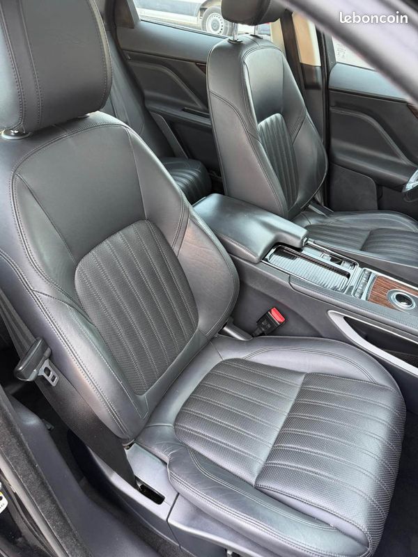 JAGUAR F-PACE - 3.0D - V6 - 300 ch - 4X4 - PORTFOLIO - GARANTIE 3 MOIS (image 16)