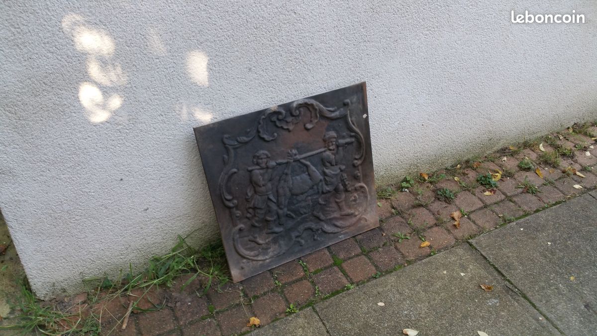 Plaque en fonte decorée (image 2)