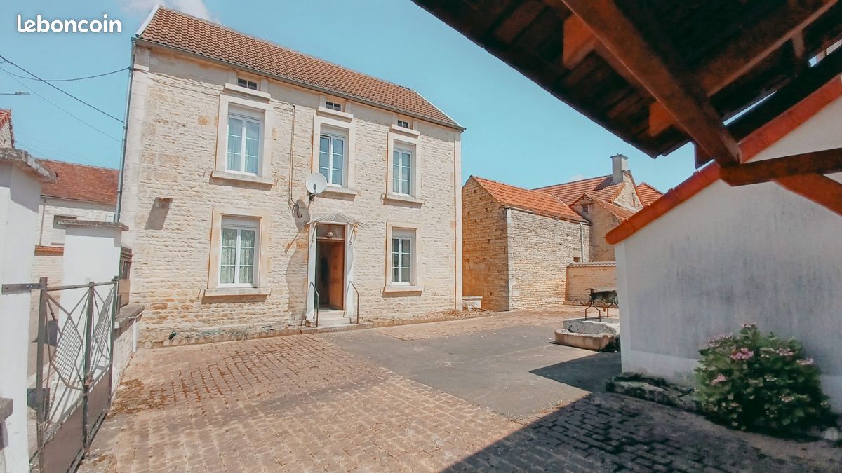 Maison 7 pièces 179 m² · à Lézinnes · 179 m² · 100 000 €