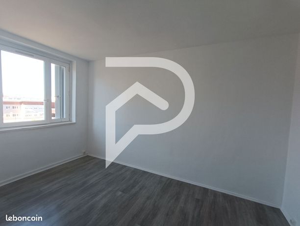 https://img.leboncoin.fr/api/v1/lbcpb1/images/c4/23/2b/c4232b71574f91fd75110e660d9c5aa5635f07b8.jpg?rule=ad-image