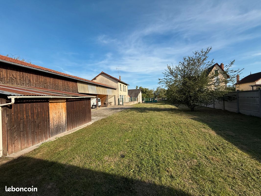 Terrain constructible 900 m² avec hangar 200 m² – Fort potentiel – Nevers · à Coulanges-lès-Nevers · 67 000 €