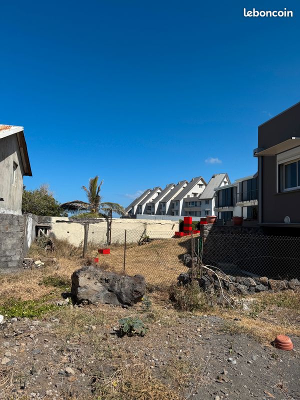 Terrain à vendre – Terre Sainte – Permis R+1 – Idéal investisseur · à Saint-Pierre · 220 000 €