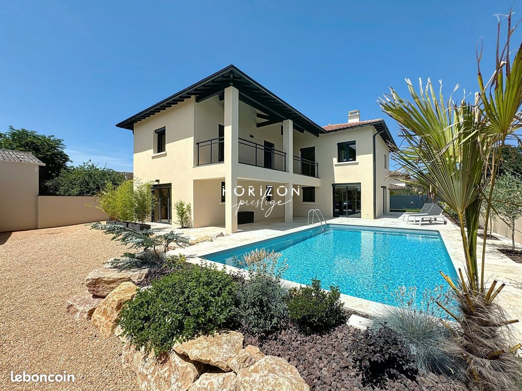 Maison 7 pièces 200 m² · à Feillens · 200 m² · 599 000 €