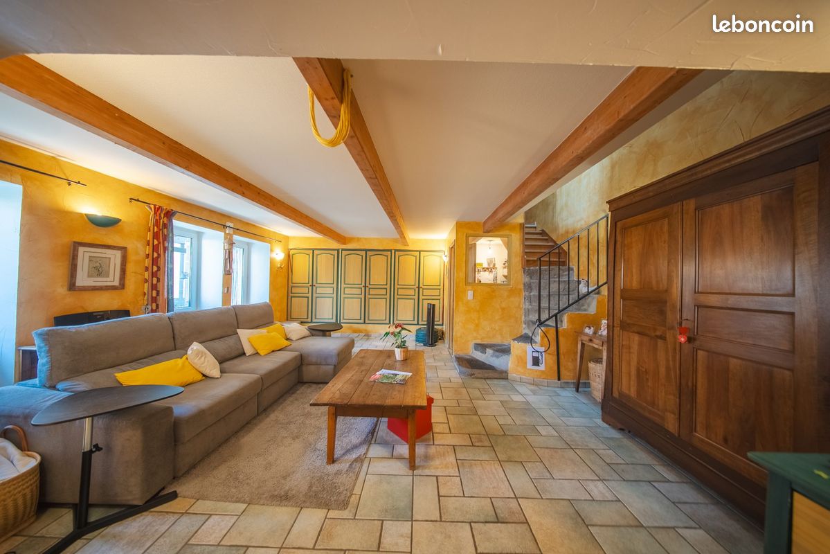 Maison 6 pièces 140 m² · à Pérignat-lès-Sarliève · 140 m² · 220 000 €