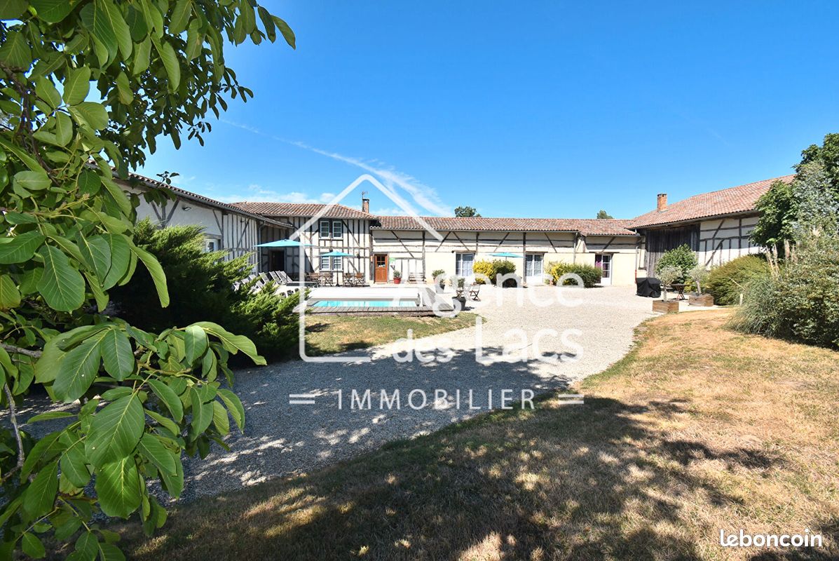 Maison 8 pièces 255 m² · à Giffaumont-Champaubert · 255 m² · 675 000 €