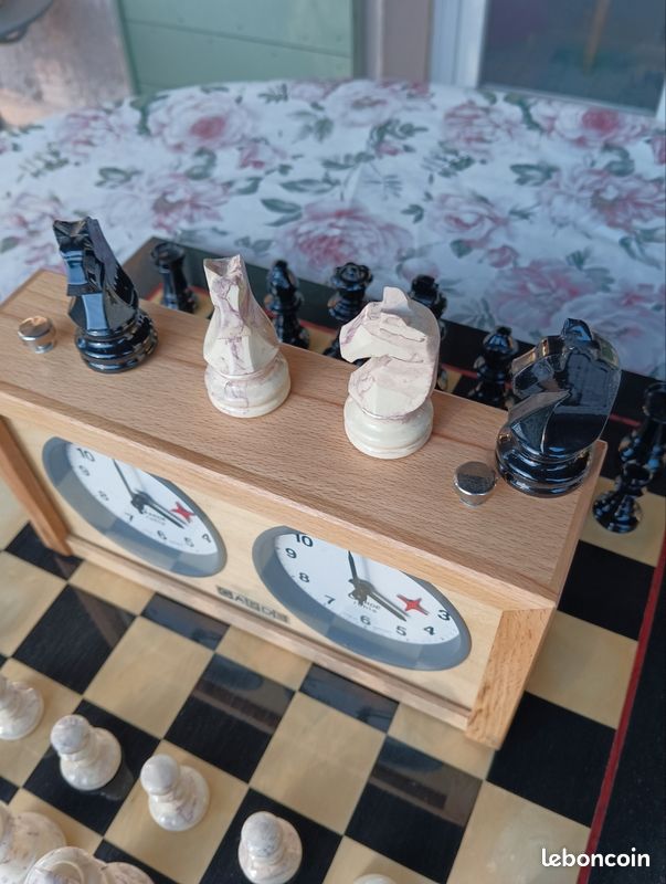 Très beau set de pièces d'échecs Chavet taille 4+ plombé et feutré - Jeux & Jouets