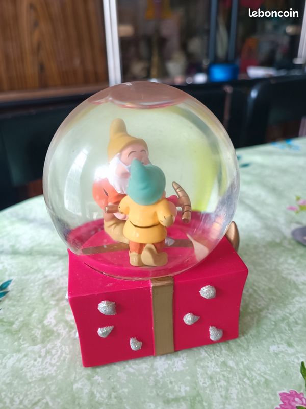 Boule de neige disney nains blanche neige 2009 (image 6)