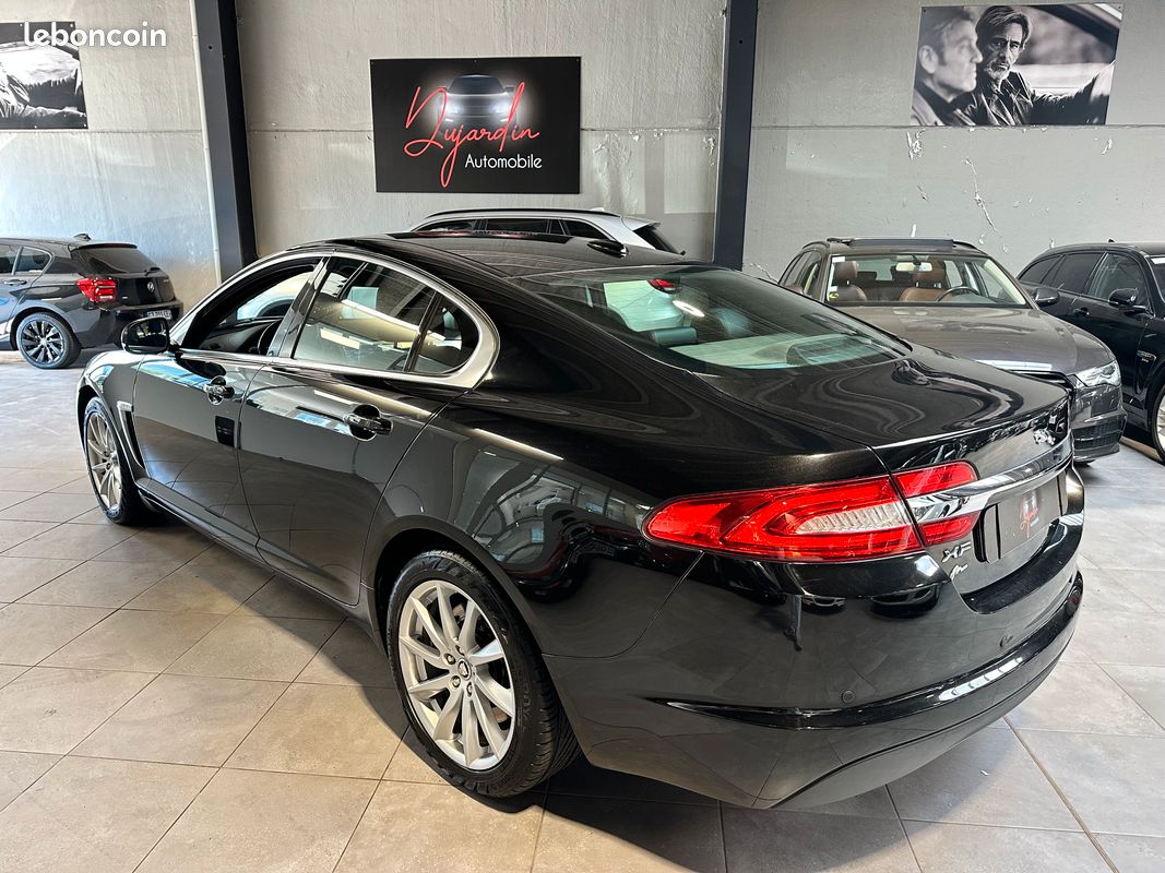 Jaguar XF 2.2 163ch Luxe Premium "Carnet d'entretien Jaguar" (image 10)