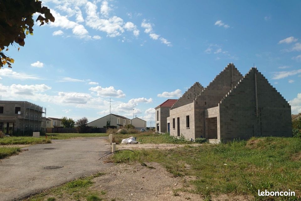 Terrain 843 m² · à Chartres · 144 600 €