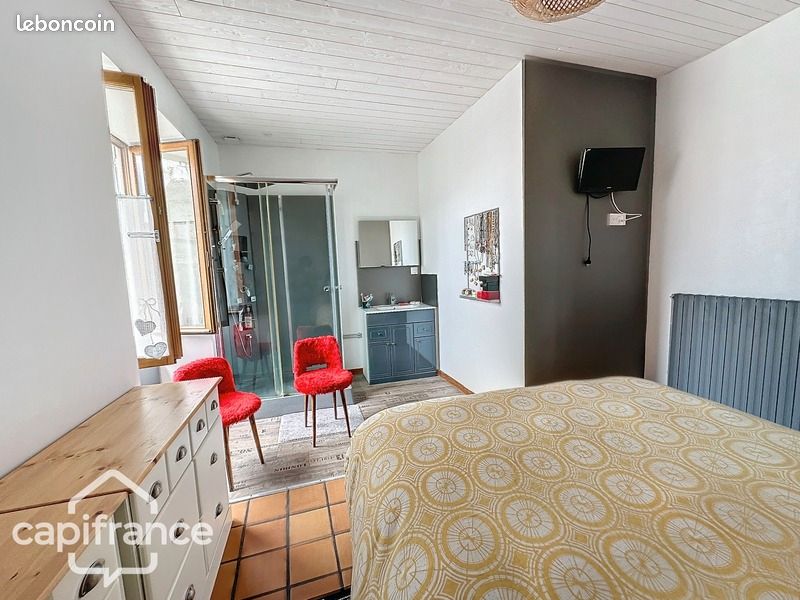 Maison 6 pièces 180 m² - Plaine-et-Vallées 79100 Oiron (image principale 6)