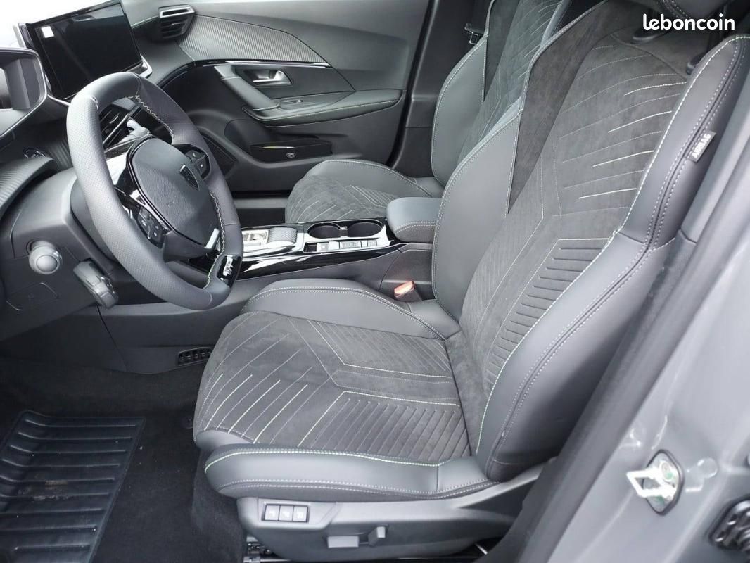 Peugeot 2008 Hybrid 145 e-DCS6 - GT Exclusive (image 21)
