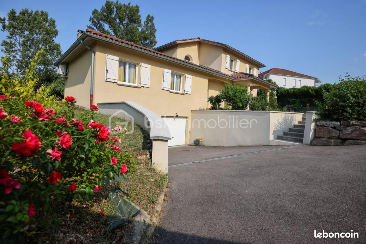 Maison 6 pièces 165 m² · à Villefontaine · 165 m² · 548 000 €