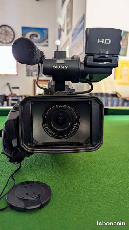 Caméscope Pro Sony HXR-MC2000J – AVCHD – Série Handycam – Noir – Très Bon état