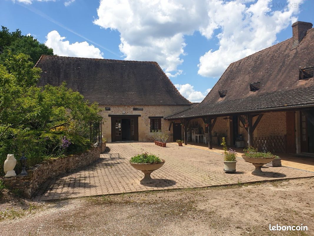 Maison 11 pièces 400 m² · à Rouffignac-Saint-Cernin-de-Reilhac · 400 m² · 588 000 €