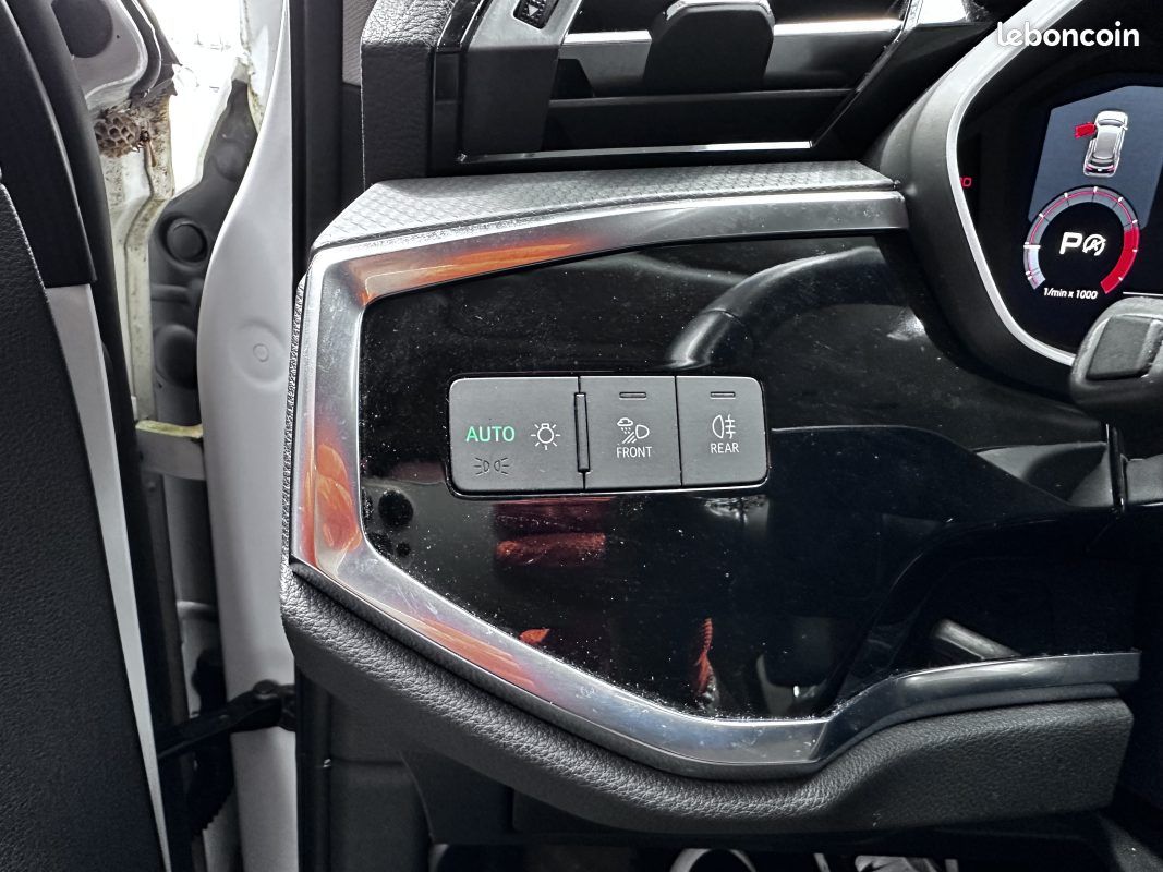 Audi q3 35 tfsi 150ch design s tronic 7 2019 (image 14)