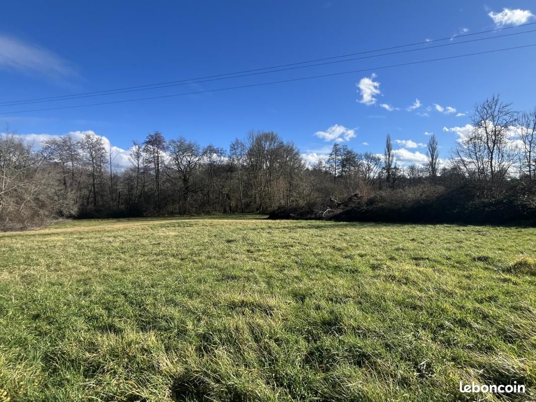 Terrain 8 515 m² Maurens · à Eyraud-Crempse-Maurens · 49 500 €