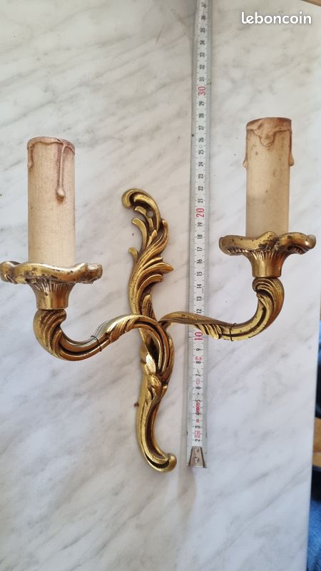 Paire d'appliques murales en bronze