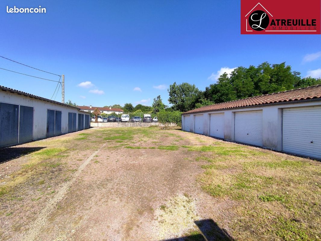 Parking 15 m² · à Saintes · 15 m² · 75 €/mois