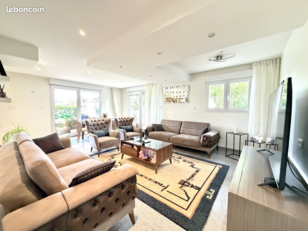 Maison 8 pièces 160 m² · à Étupes · 160 m² · 257 500 €
