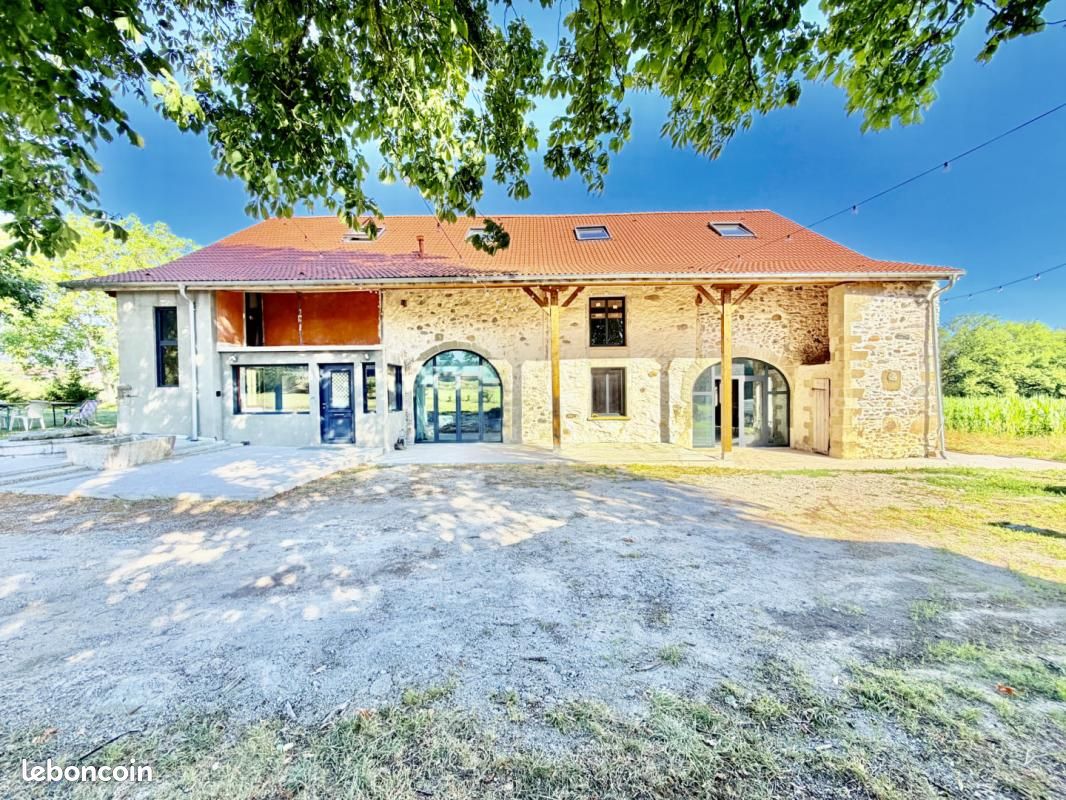 Maison 10 pièces 364 m² · à Viry · 364 m² · 819 000 €