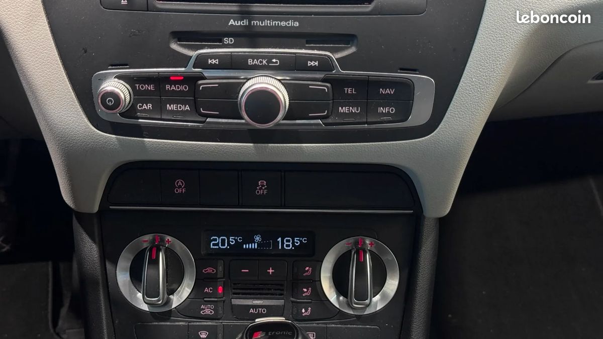 Audi Q3 2.0 TFSi 211ch Ambiente - Moteur à chaîne - Radar de recul - Climatisation bi-zones (image 17)