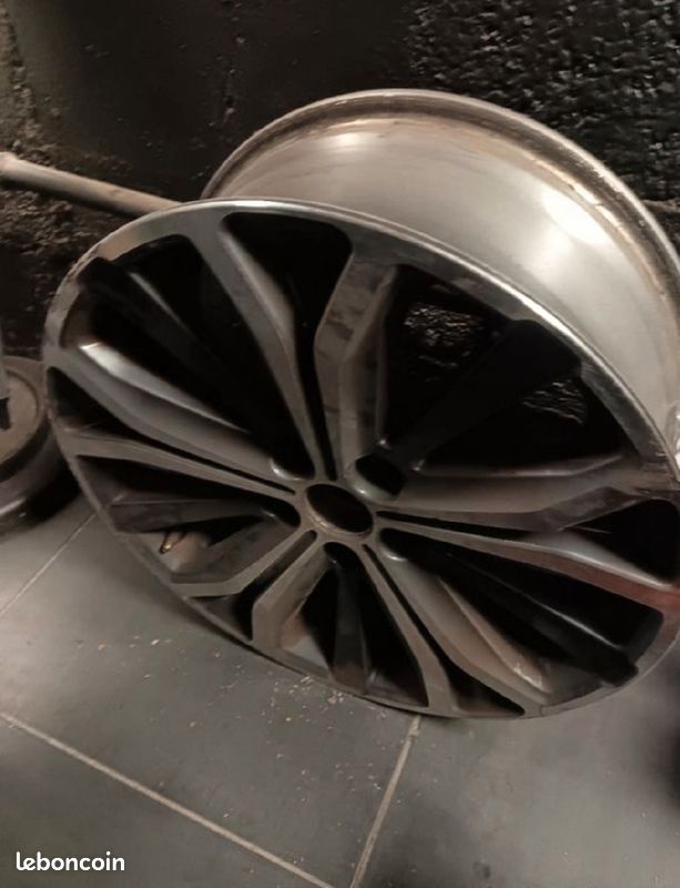 Vends jante 15 pouces pour Renault Clio (image 1)