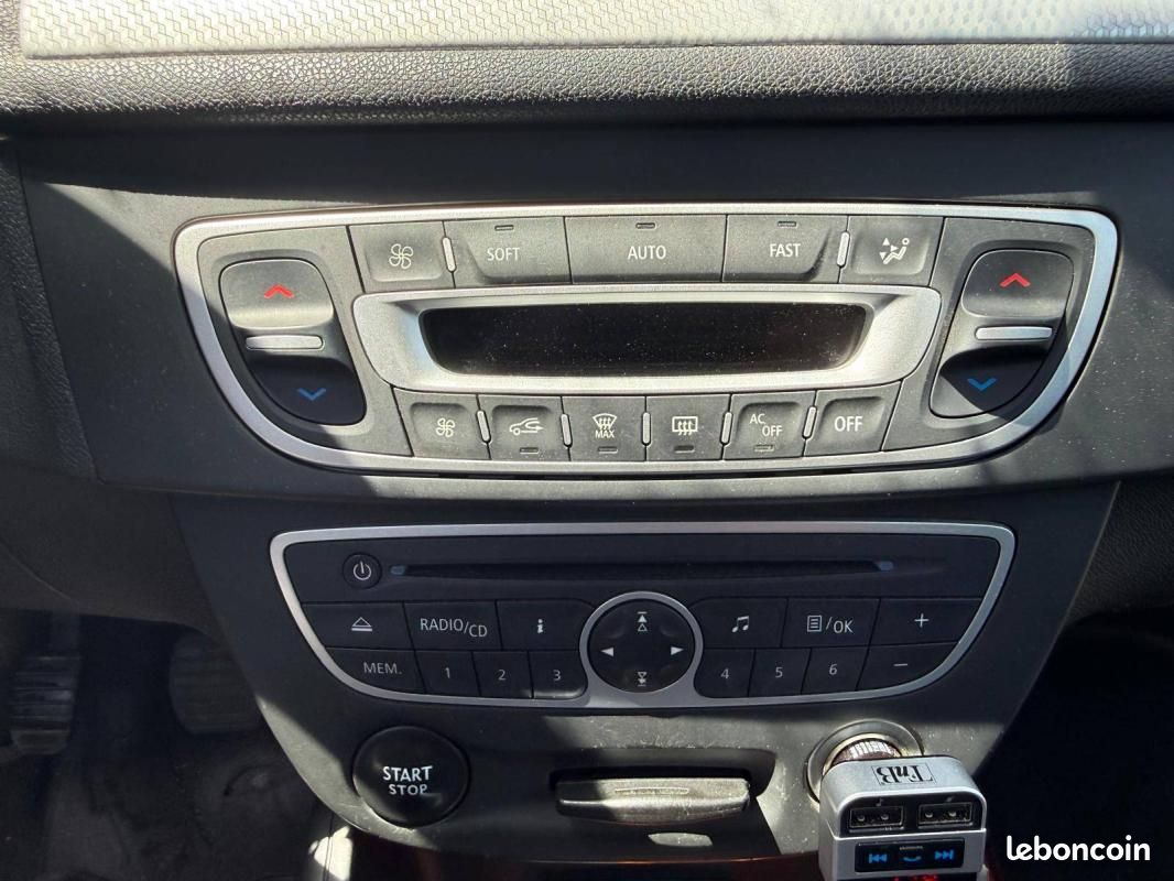 Renault Mégane III Berline dCi 110 (image 14)