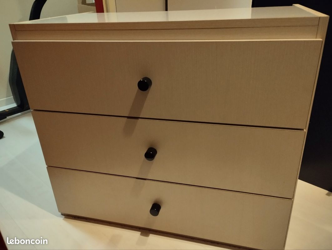 Commode (image 1)