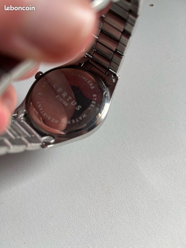 Montre Certus à Pile étanche 10 ATM - Numérotée, Cadran Bleu, A Besoin D'un Réglage, Vendue En L'état