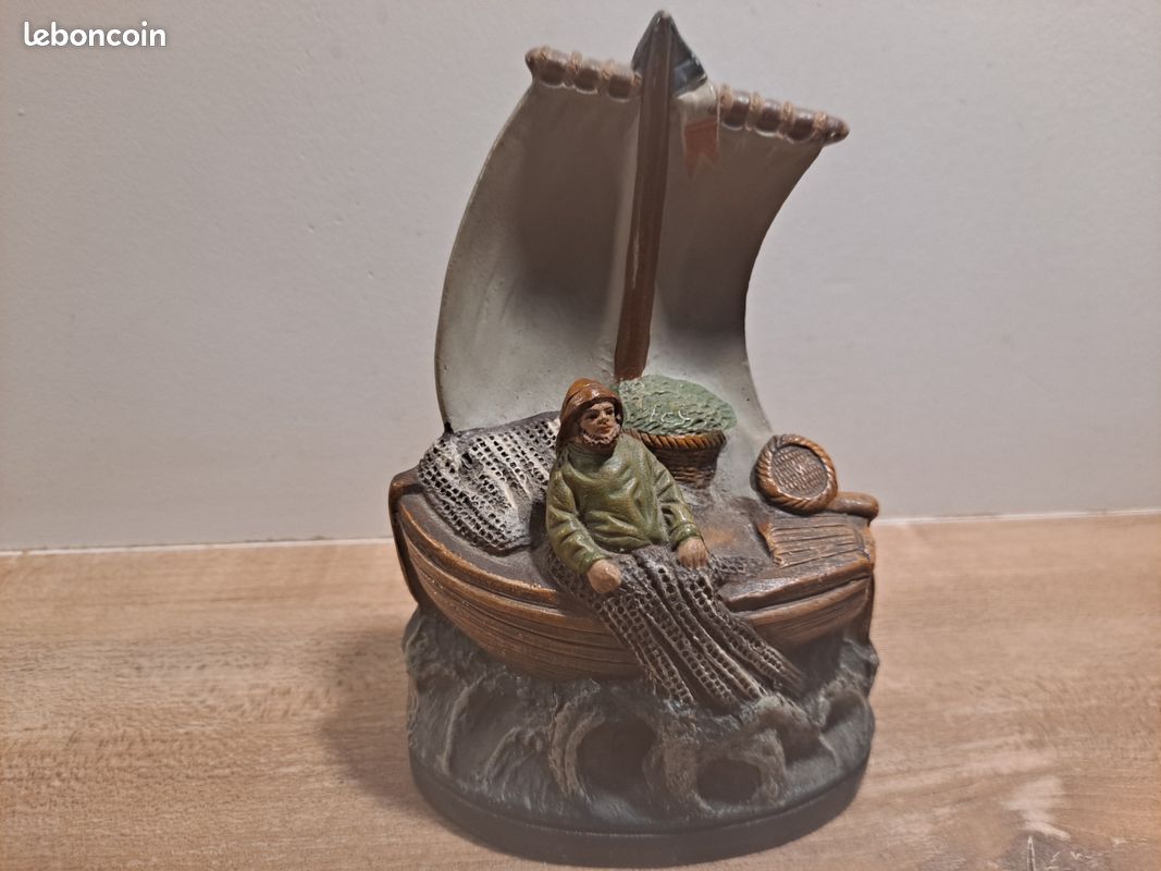 Figurine pêcheur en terre cuite (image 1)