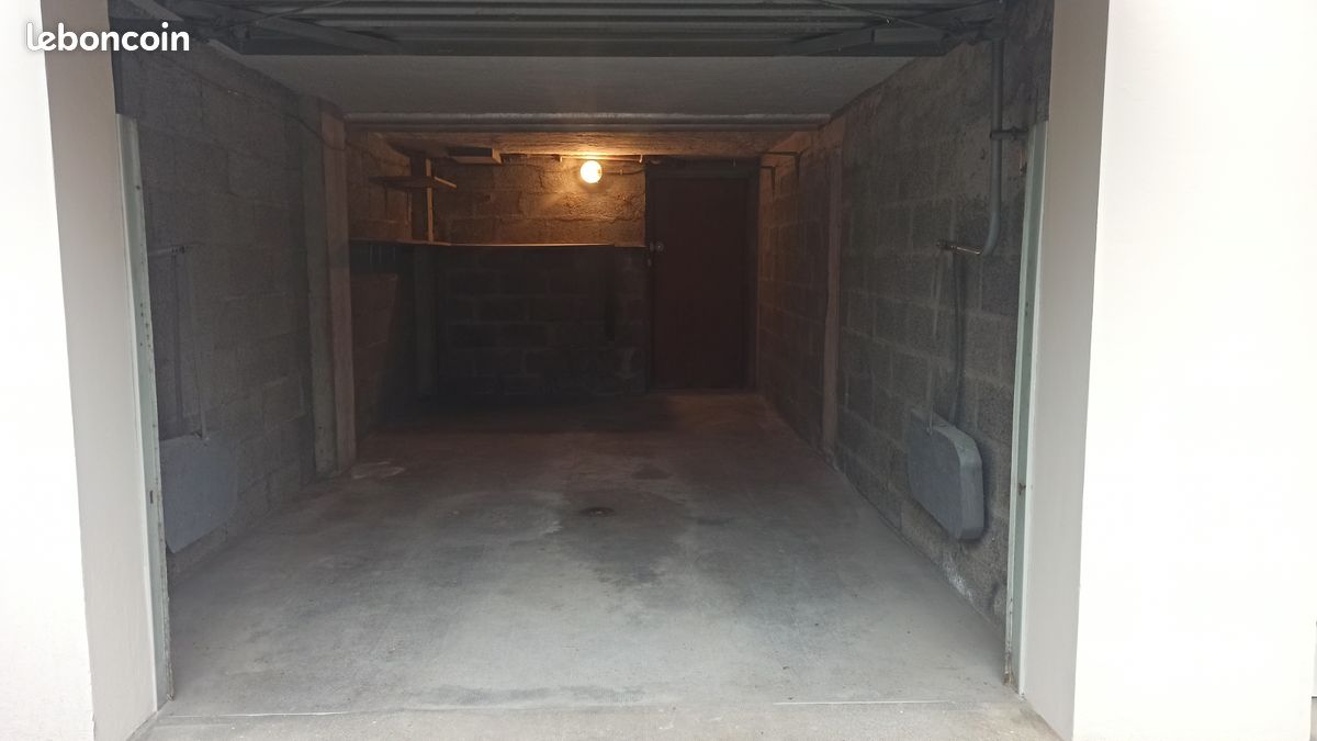 À louer - Garage fermé/Box sécurisé- Meythet · à Annecy · 120 €/mois