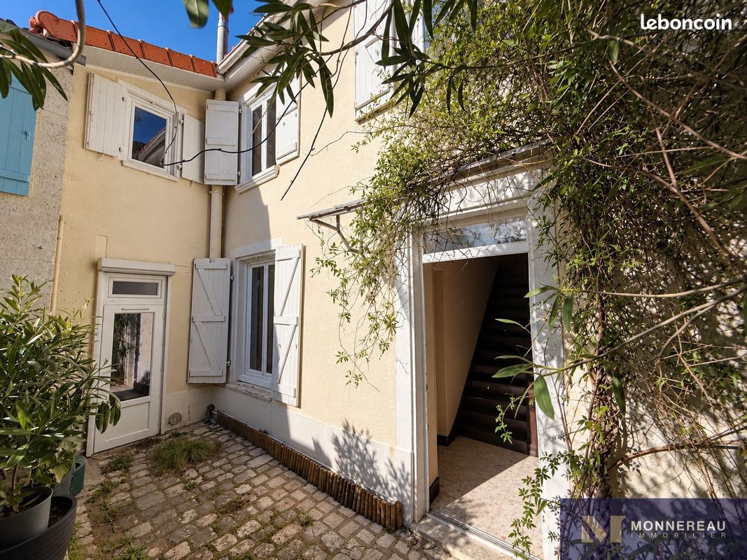 Maison 5 pièces 118 m² · à La Rochefoucauld-en-Angoumois · 118 m² · 176 550 €