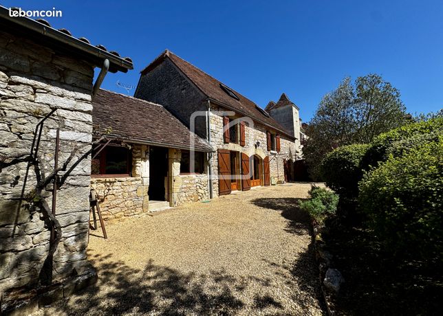 Propriété 7 pièces 254 m²