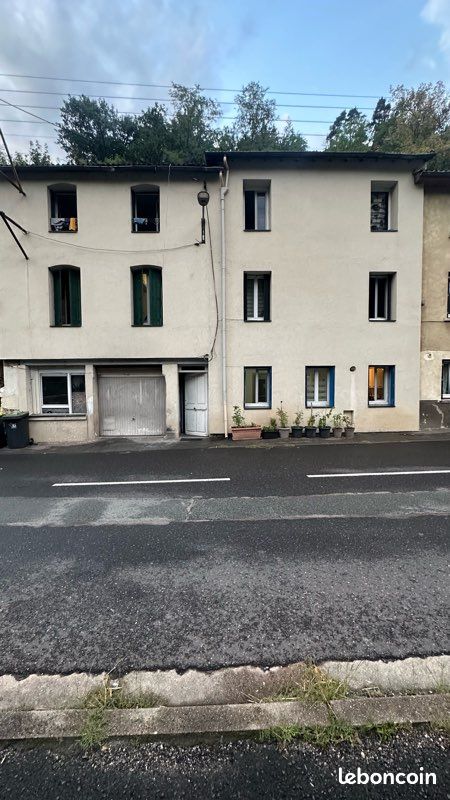 Maison 12 pièces 150 m² · à La Monnerie-le-Montel · 150 m² · 80 000 €
