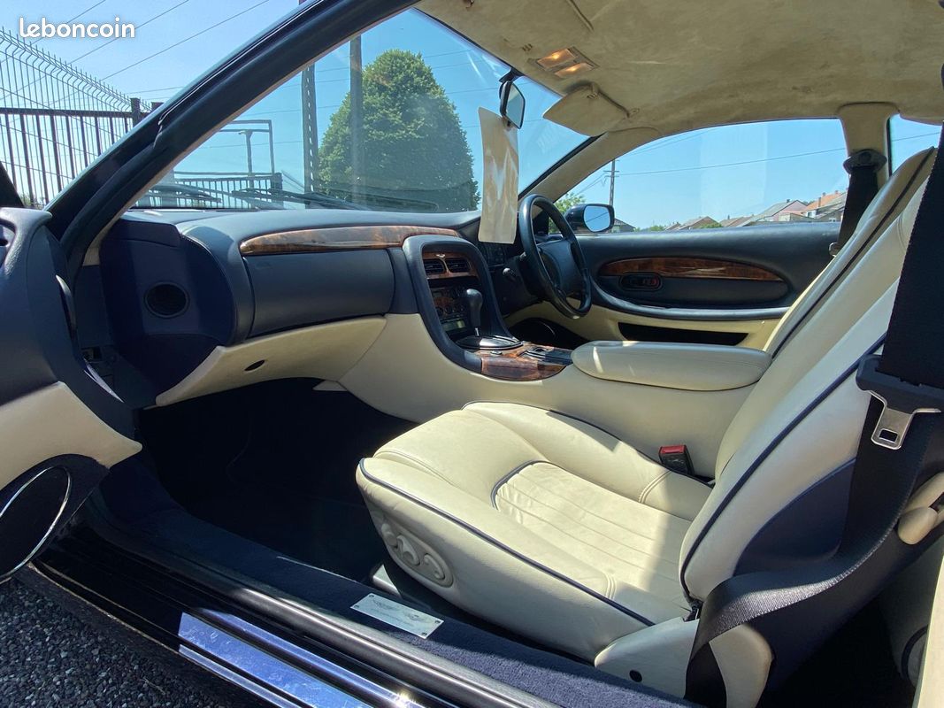 Aston Martin DB7 6 cylindres 3.2 340cv - Financement à partir de 340e/Mois (image 16)