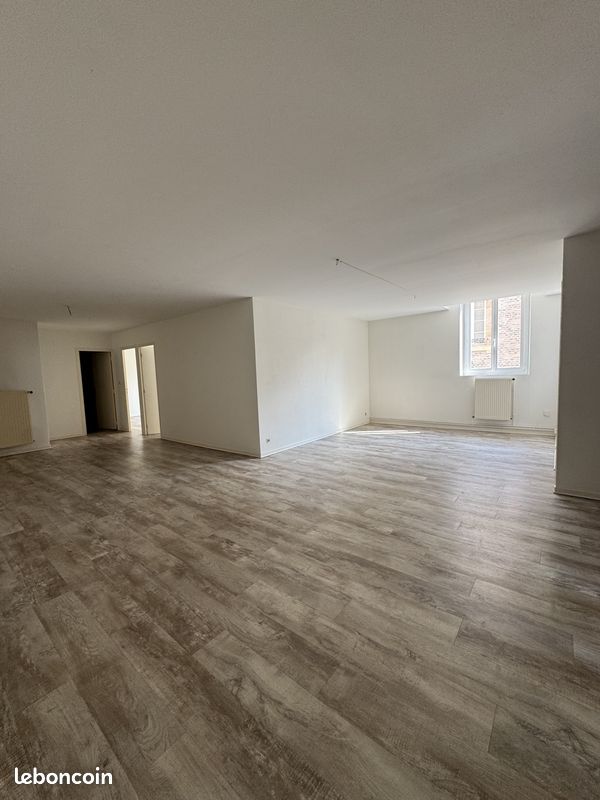 Appartement 4 pièces 100 m² · à Moulins · 100 m² · 900 €/mois