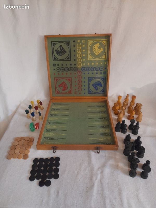 Poupée Ancienne Bleuette Avec Jeux Minuscules – Chevaux Et Backgammon