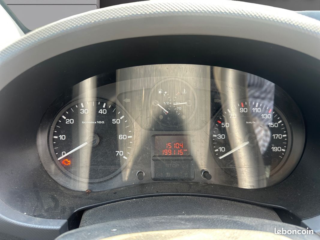PEUGEOT PARTNER MOTRICITE RENFORCEE 1.6 HDI 90Ch Garantie 12 mois / DISTRI OK / REGUL / CLIM / ATTELAGE / (image 14)