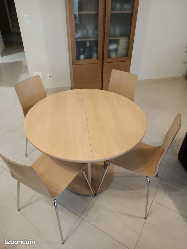 Table ronde et chaises (image 3)