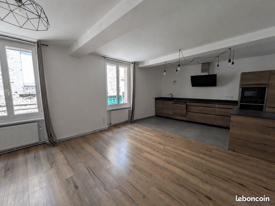 Appartement 3 pièces 94 m² · à Feurs · 94 m² · 890 €