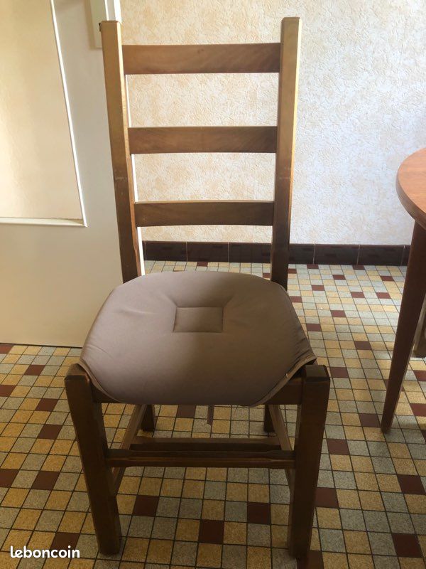Table de cuisine et chaises (image 3)