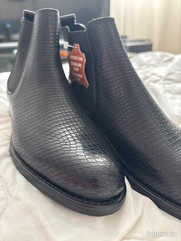 Les bottines en cuir de serpent (ou à effet serpent) Chaussures