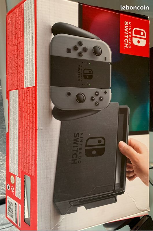 Nintendo Switch + Super Smash Bros Ultimate (image 1)