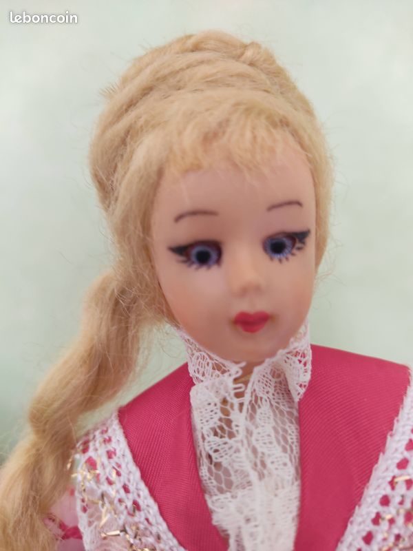 Poupée Souvenir De Monaco – Figurine Femme 4,5 Pouces (env. 11,5 Cm) – État Impeccable