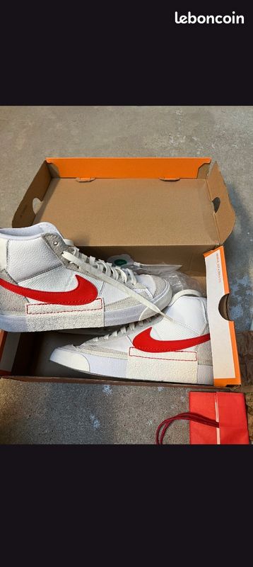 Nike Blazer Mid77 ,blanc avec virgule rouge ,détails en daim gris clair ,pointure :39 (image 3)