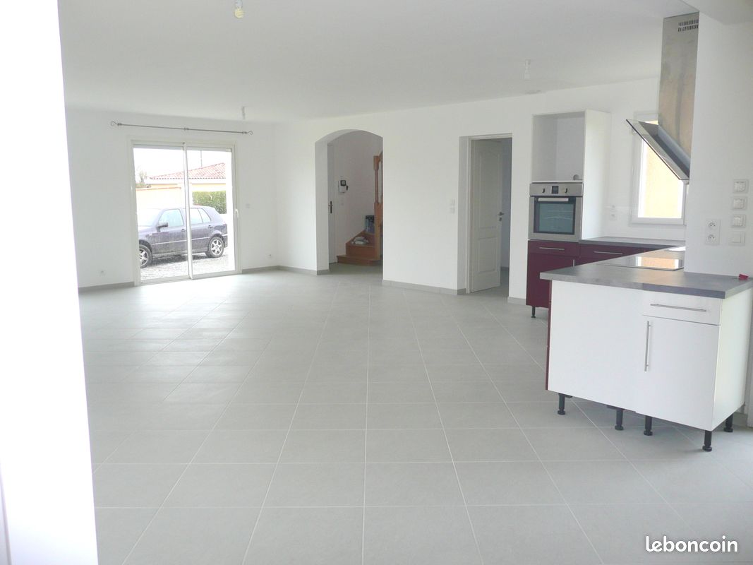 Location Maison T6 contemporaine - Arthez-de-Béarn 64370 (image principale 1)