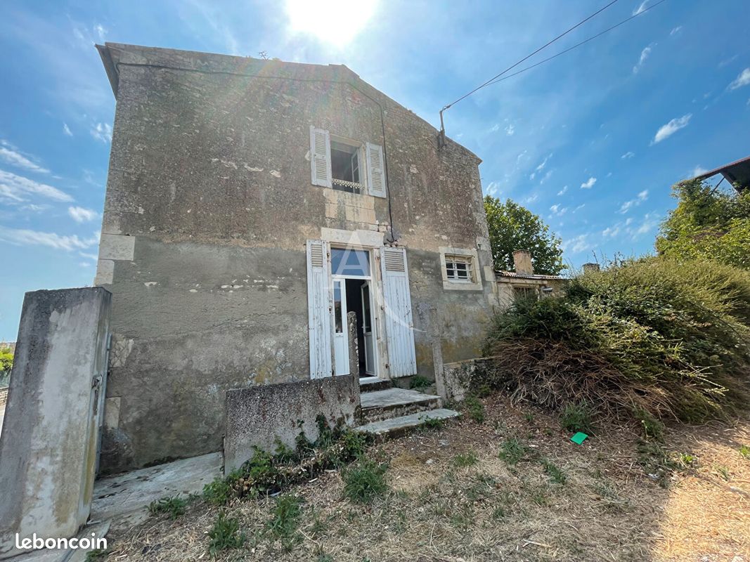 Maison 3 pièces 158 m² · à Les Magnils-Reigniers · 158 m² · 159 200 €