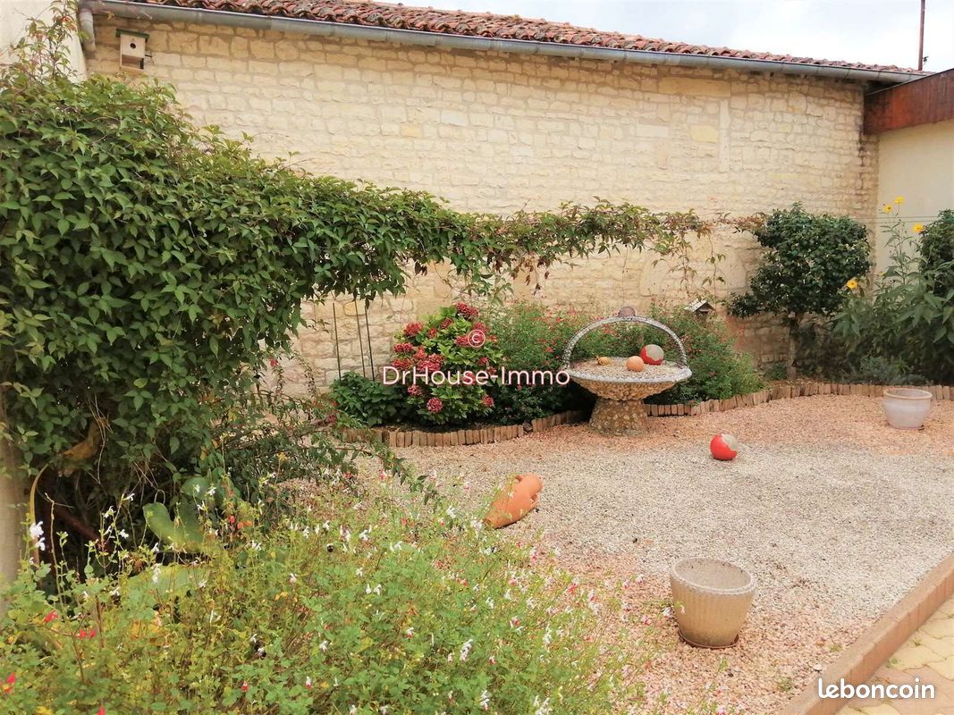 Maison de village 6 pièces 140 m² - Villeneuve-la-Comtesse 17330 (image 2)