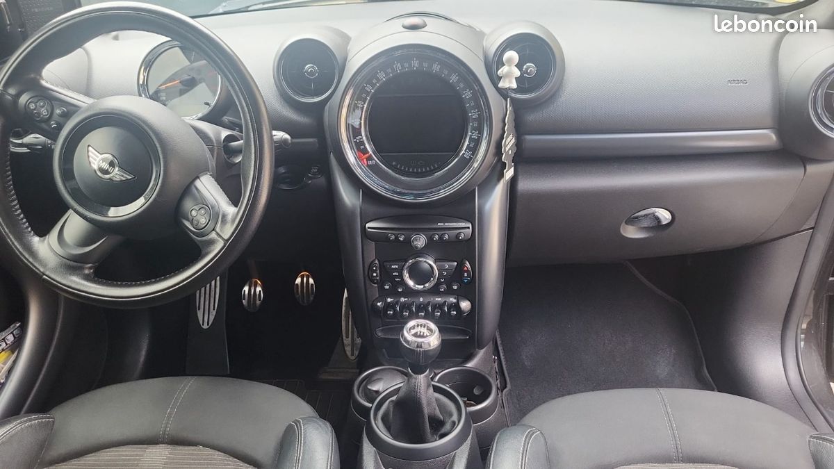 Mini countryman (image 2)