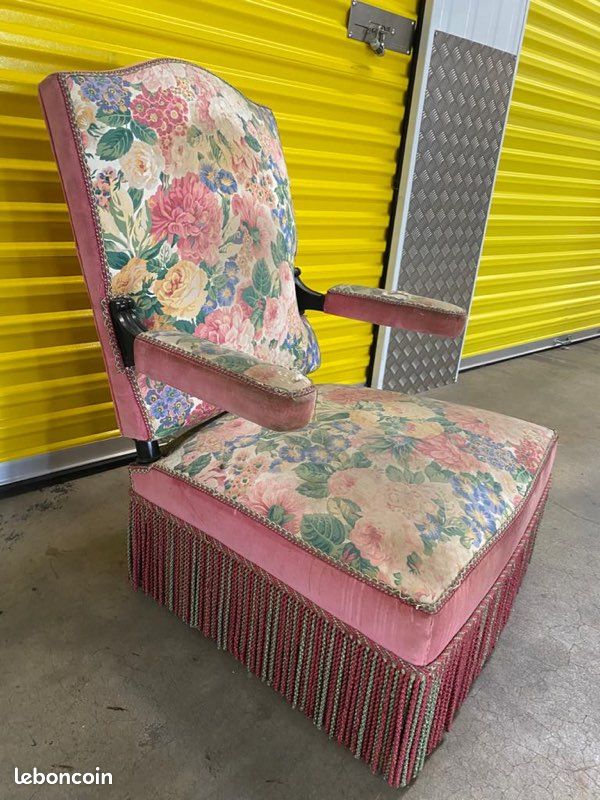 Fauteuil rose (image 1)